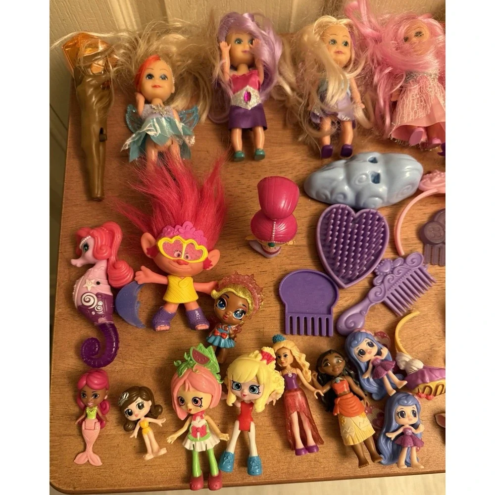 Lot Of‎ 35 Random Dolls/toys And Accessories.